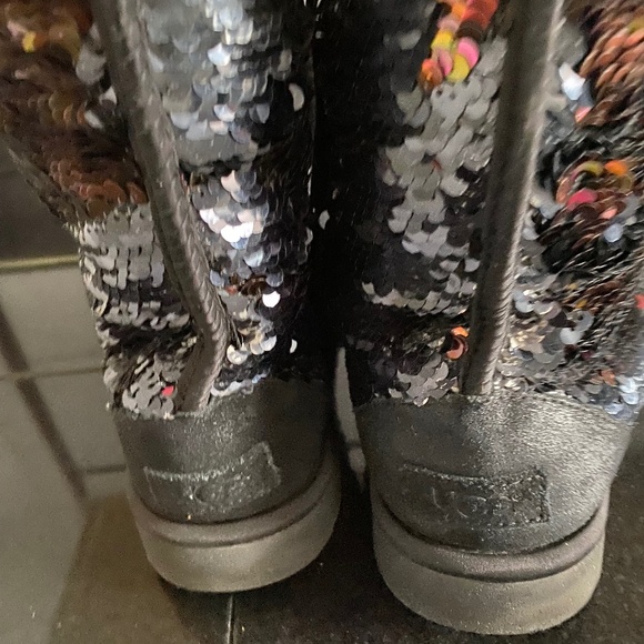 UGG Classic II Short Glitter Boots - Picture 1 of 9